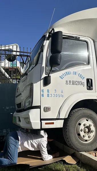 GX-6-equipped truck during fitment
