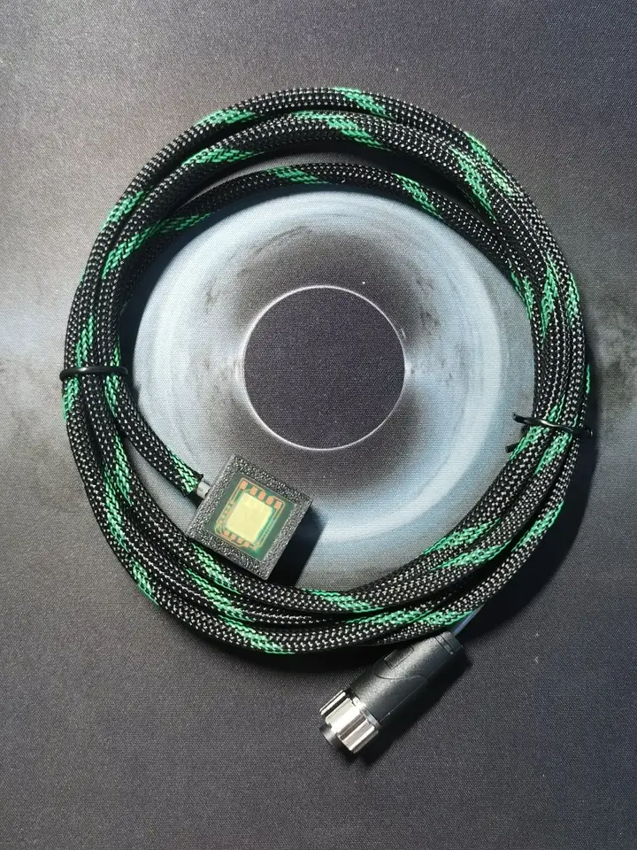 GX-6 智能载荷传感单元实物(含 M12 连接器与线缆)